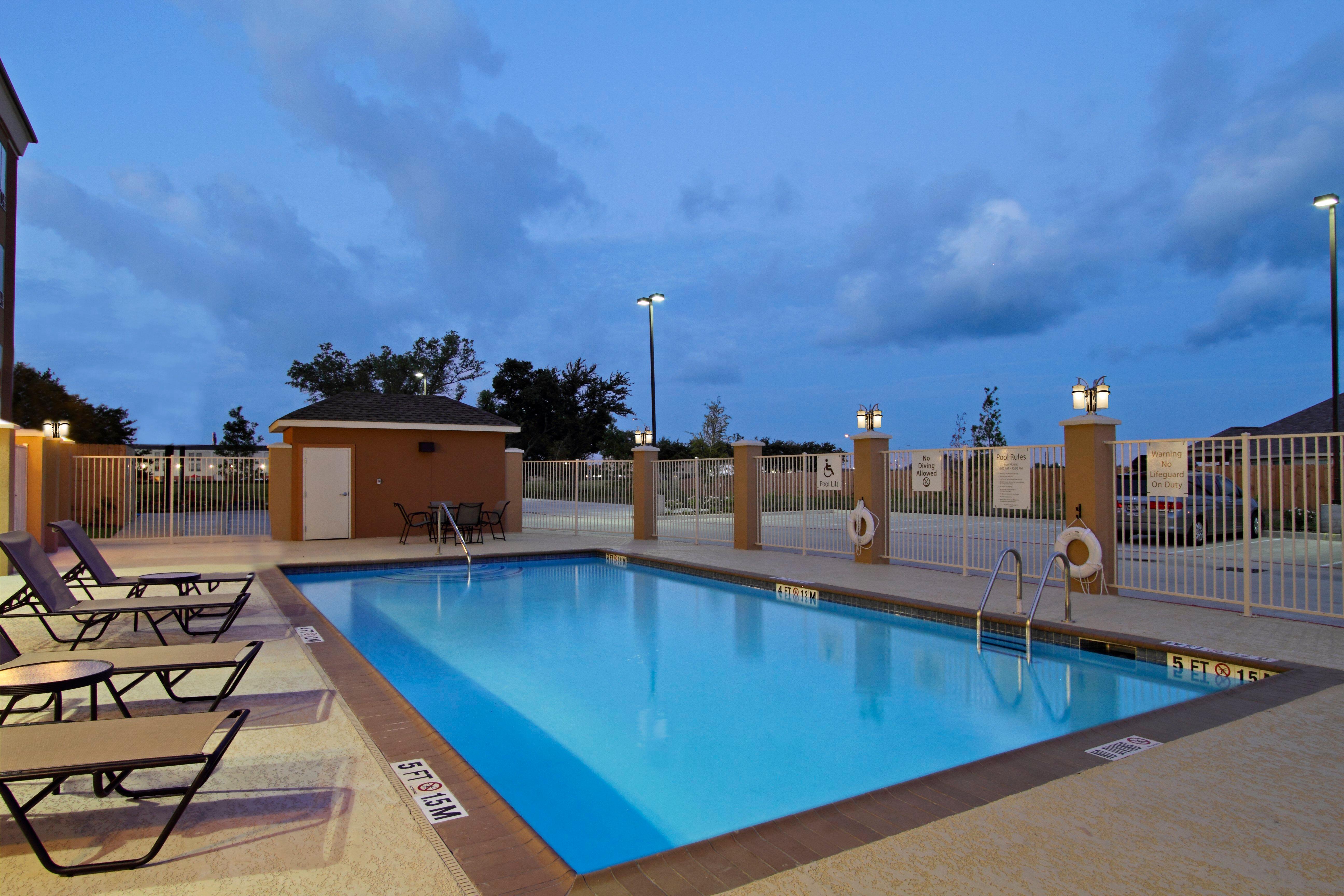 Holiday Inn Express & Suites Houston East - Baytown, An Ihg Hotel Bagian luar foto